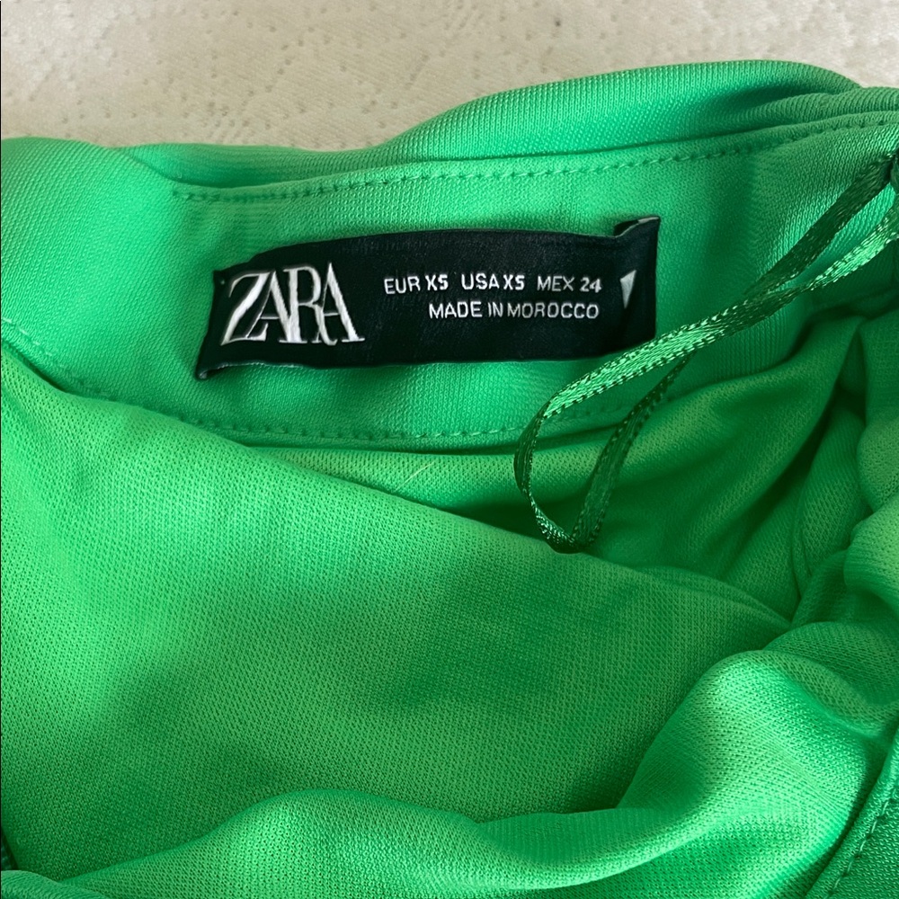 Green Ruched mini skirt - Picture 3 of 4